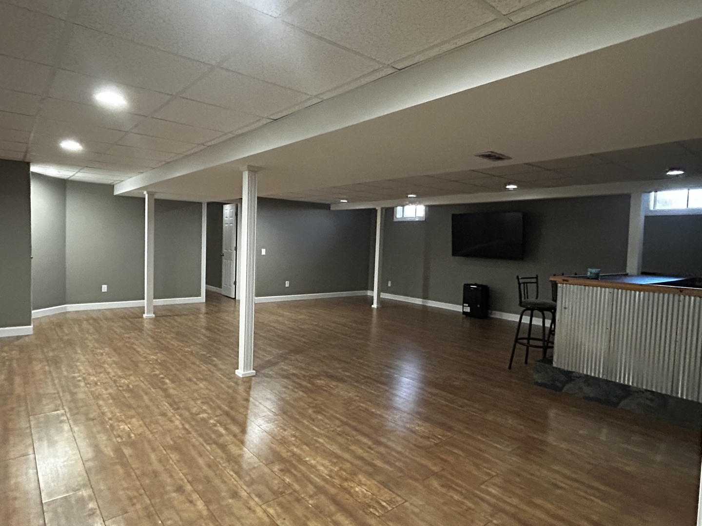 12795 Lawrence Road Sterling, IL 61081 - Photo 32 of 42 a view of a livingroom with a kitchen