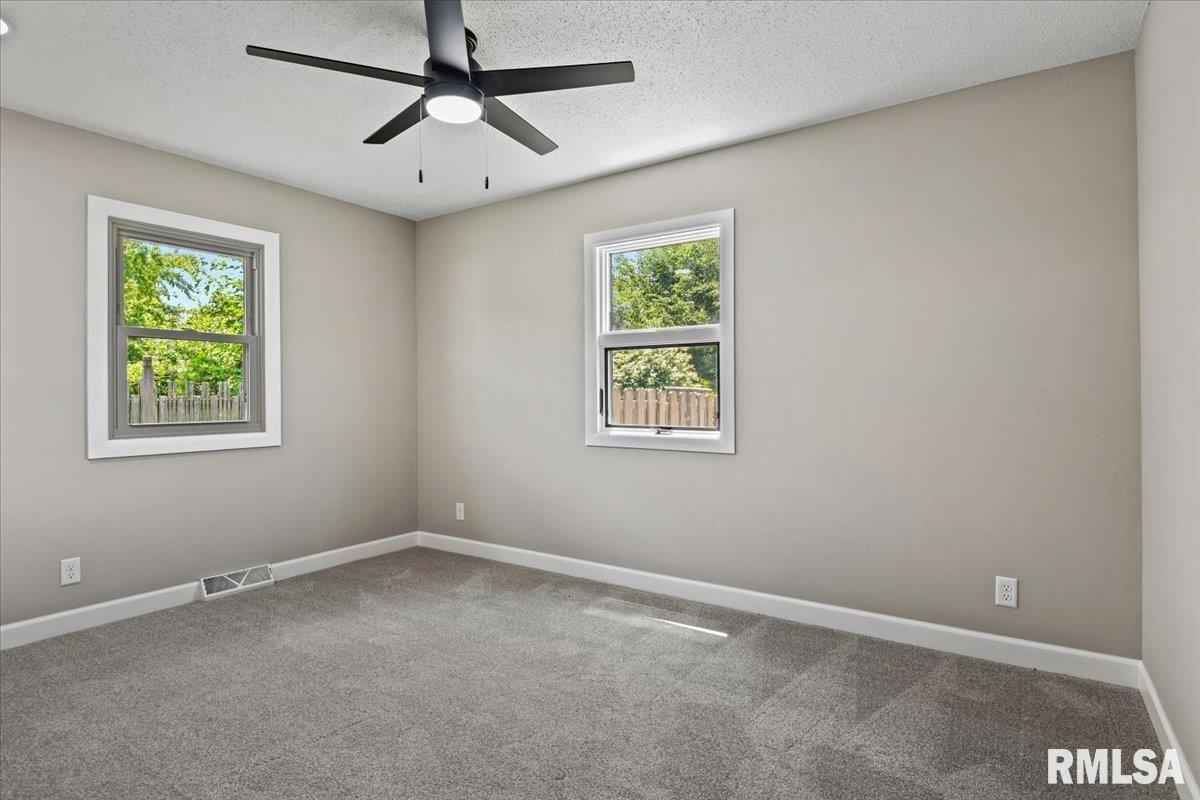 2320 Lindbergh Boulevard Springfield, IL 62704 - Photo 23 of 36