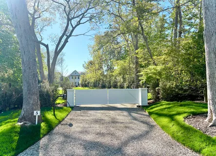 $12,995,000 | 5 Eileens Path, East Hampton, NY 11937