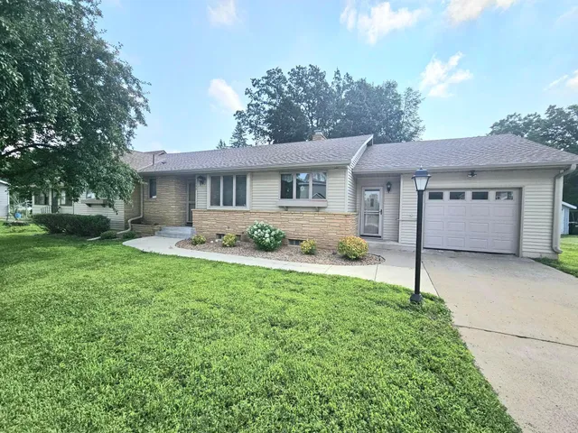 $299,900 | 160 1st Street, Albany, MN 56307