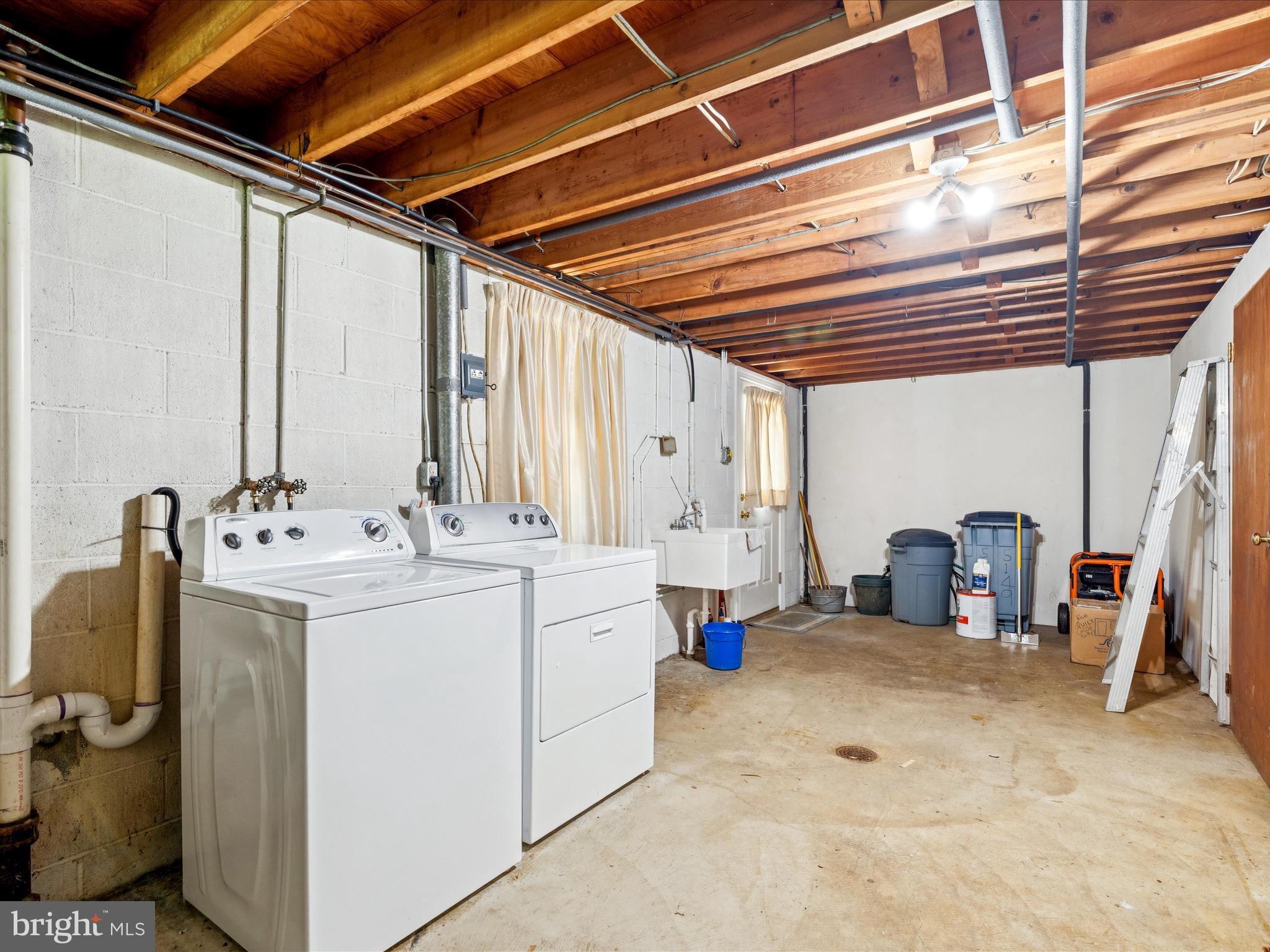 5149 Shookstown Road Frederick, MD 21702 - Photo 30 of 44 a utility room with dryer and washer