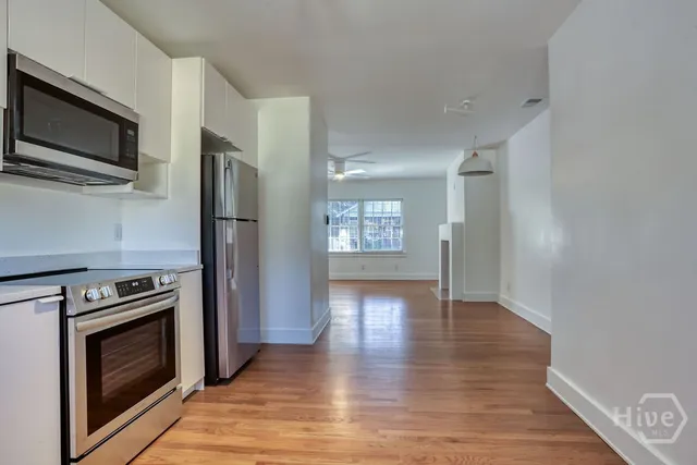 $2,200 | 916 Maupas Avenue, Unit TWO, Savannah, GA 31401