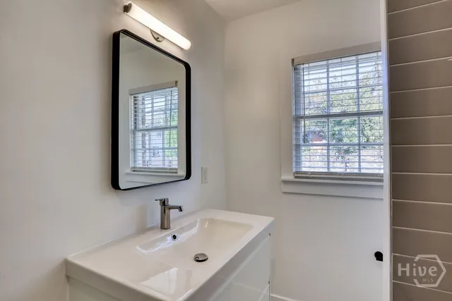 $2,200 | 916 Maupas Avenue, Unit TWO, Savannah, GA 31401