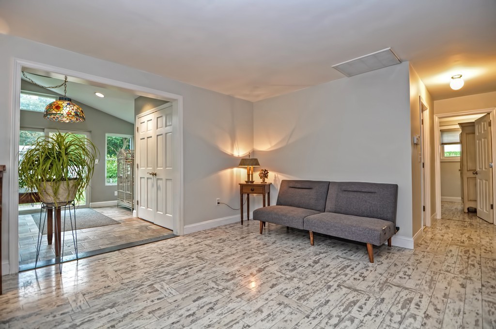 82 Raymond Road Marlborough, MA 01752 - Photo 6 of 29 Gallery Image 6