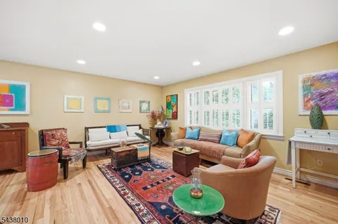 $829,000 | 38 West Main Street, Mendham, NJ 07945