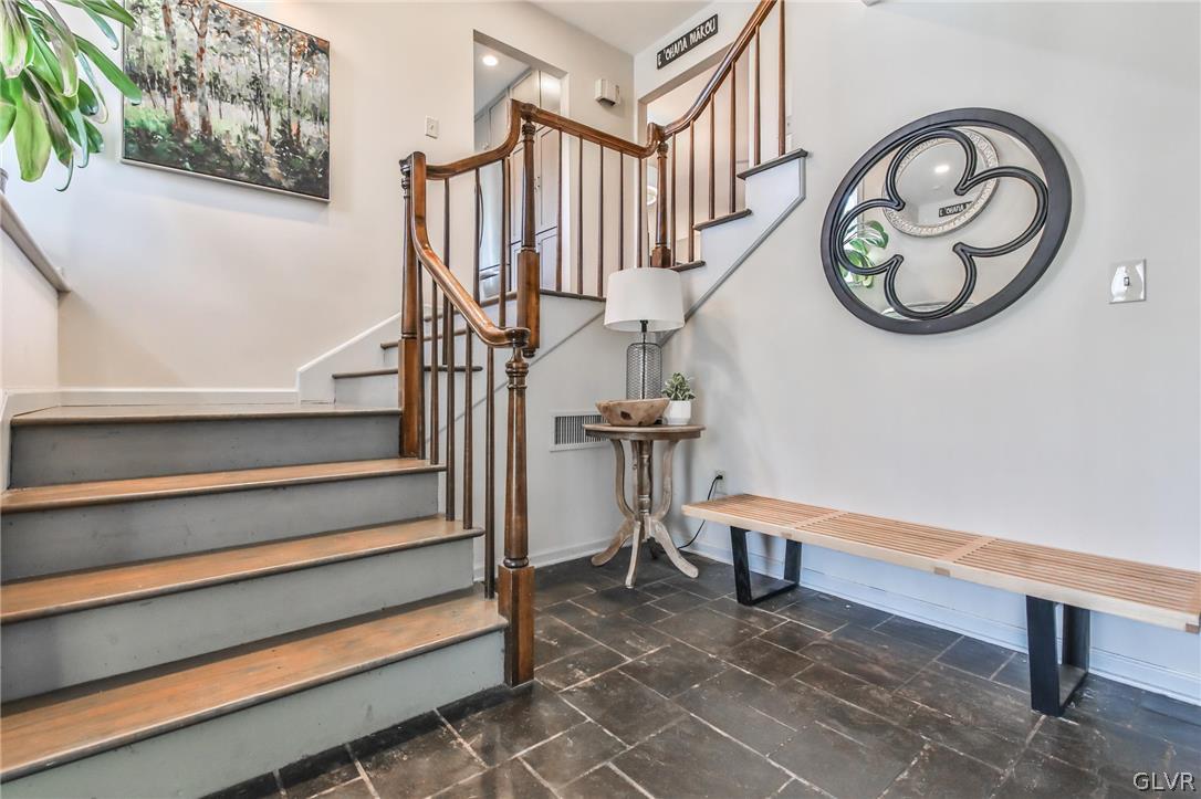 3815 Oakland Road Bethlehem, PA 18020 - Photo 3 of 50 Gallery Image 3