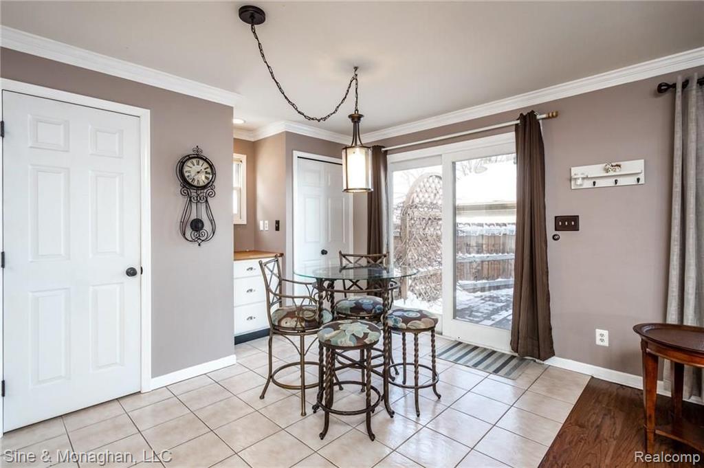 1242 Hampton Road Grosse Pointe Woods, MI 48236 - Photo 13 of 50