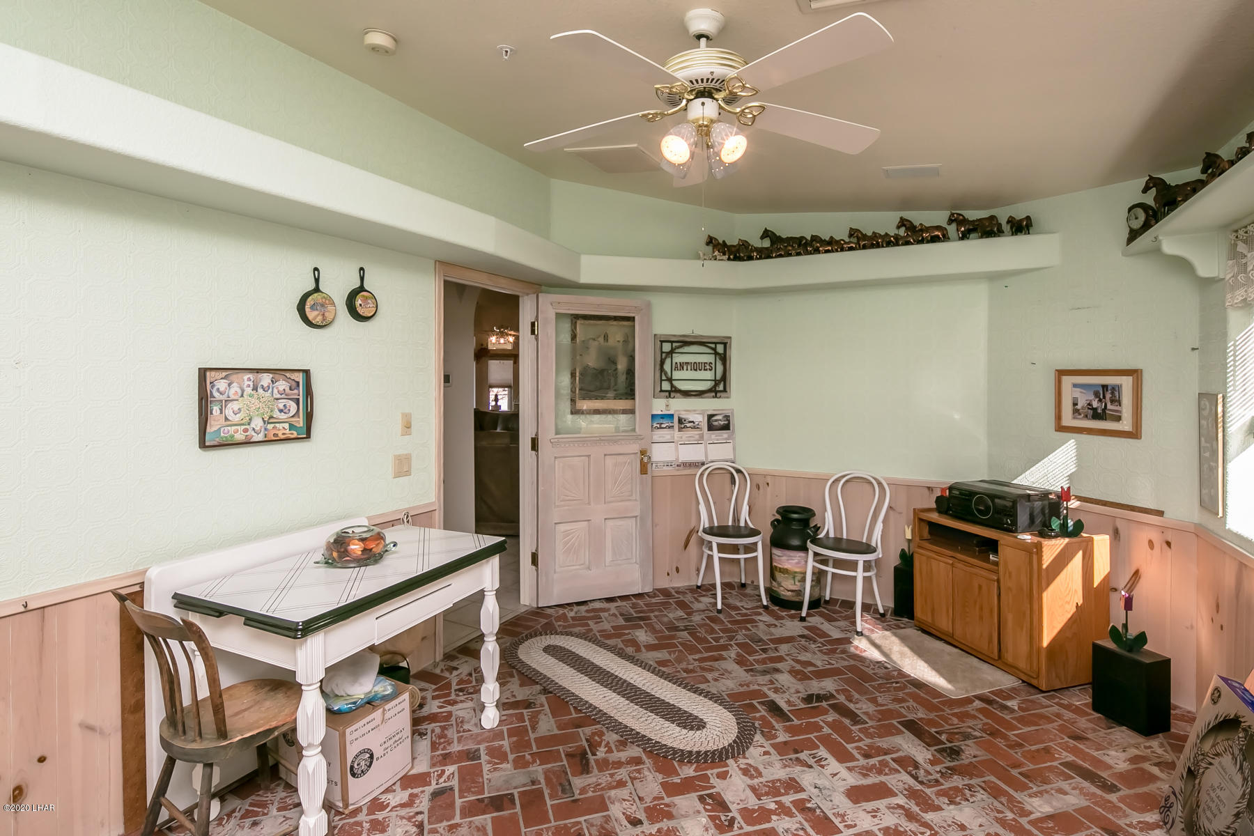1340 London Bridge Road Lake Havasu City, AZ 86404 - Photo 37 of 120 1340LondonBridgeRd_37