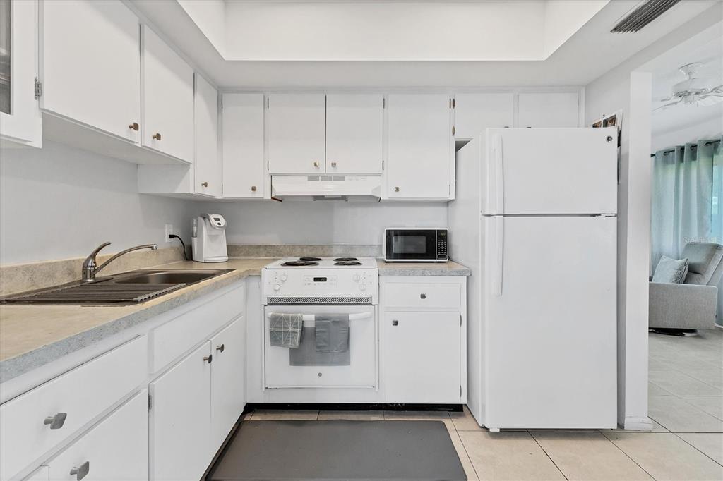 1815 Roxane Way, Unit 65 Sarasota, FL 34235 - Photo 10 of 33