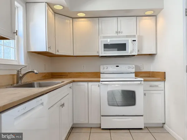 $630,000 | 15252 Lake Drive, Scotland, MD 20687