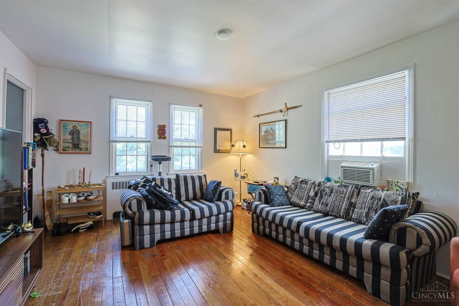 3097 Riddle View Lane Cincinnati, OH 45220 - Photo 5 of 29 Gallery Image 5