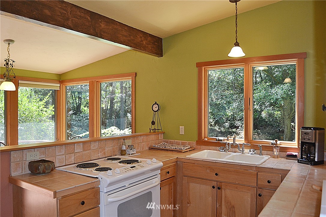 6860 Maxwelton Road Clinton, WA 98236 - Photo 9 of 25