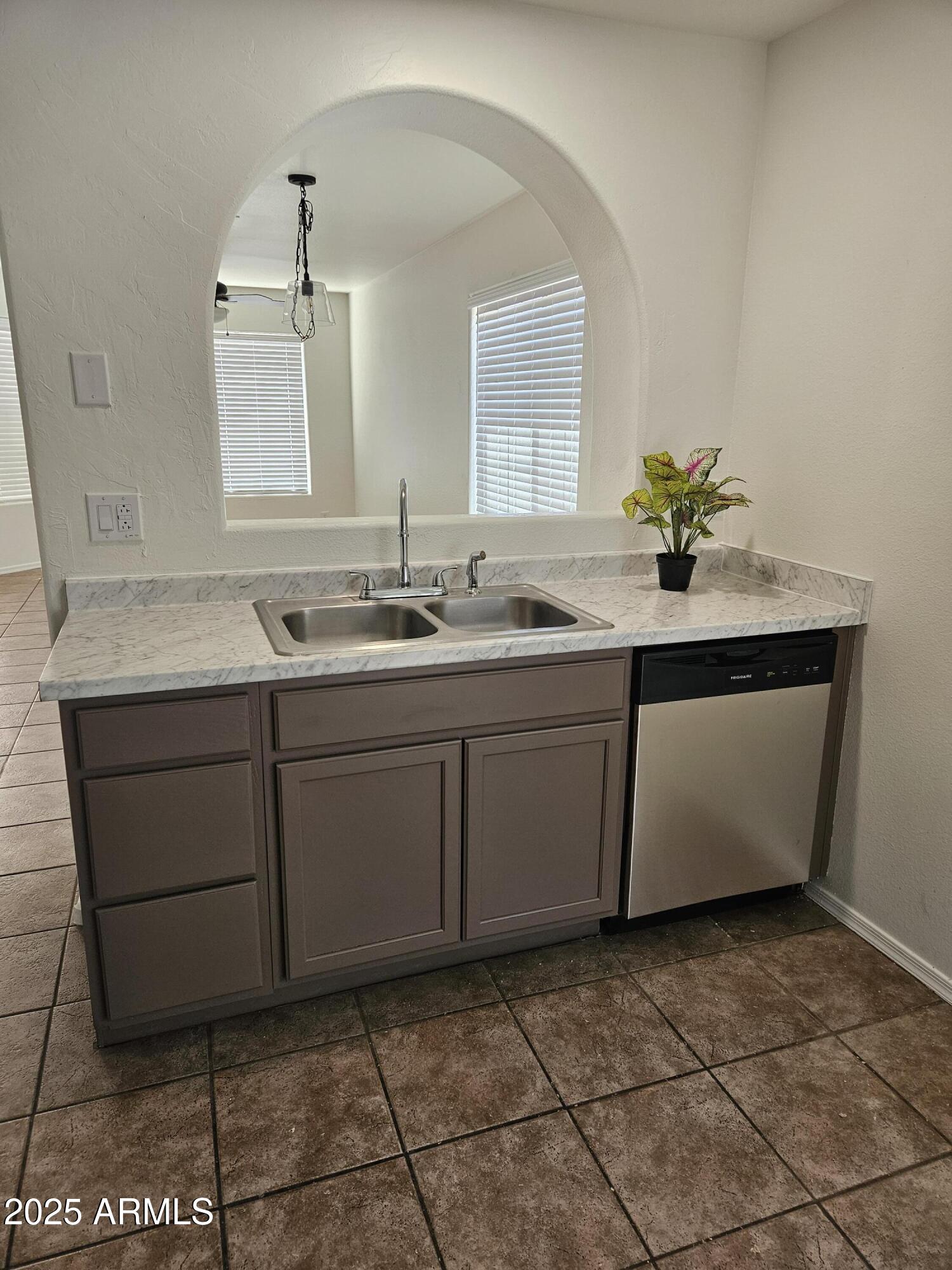 720 South Del Rio Court Apache Junction, AZ 85119 - Photo 11 of 26 20250830_104617 (1)