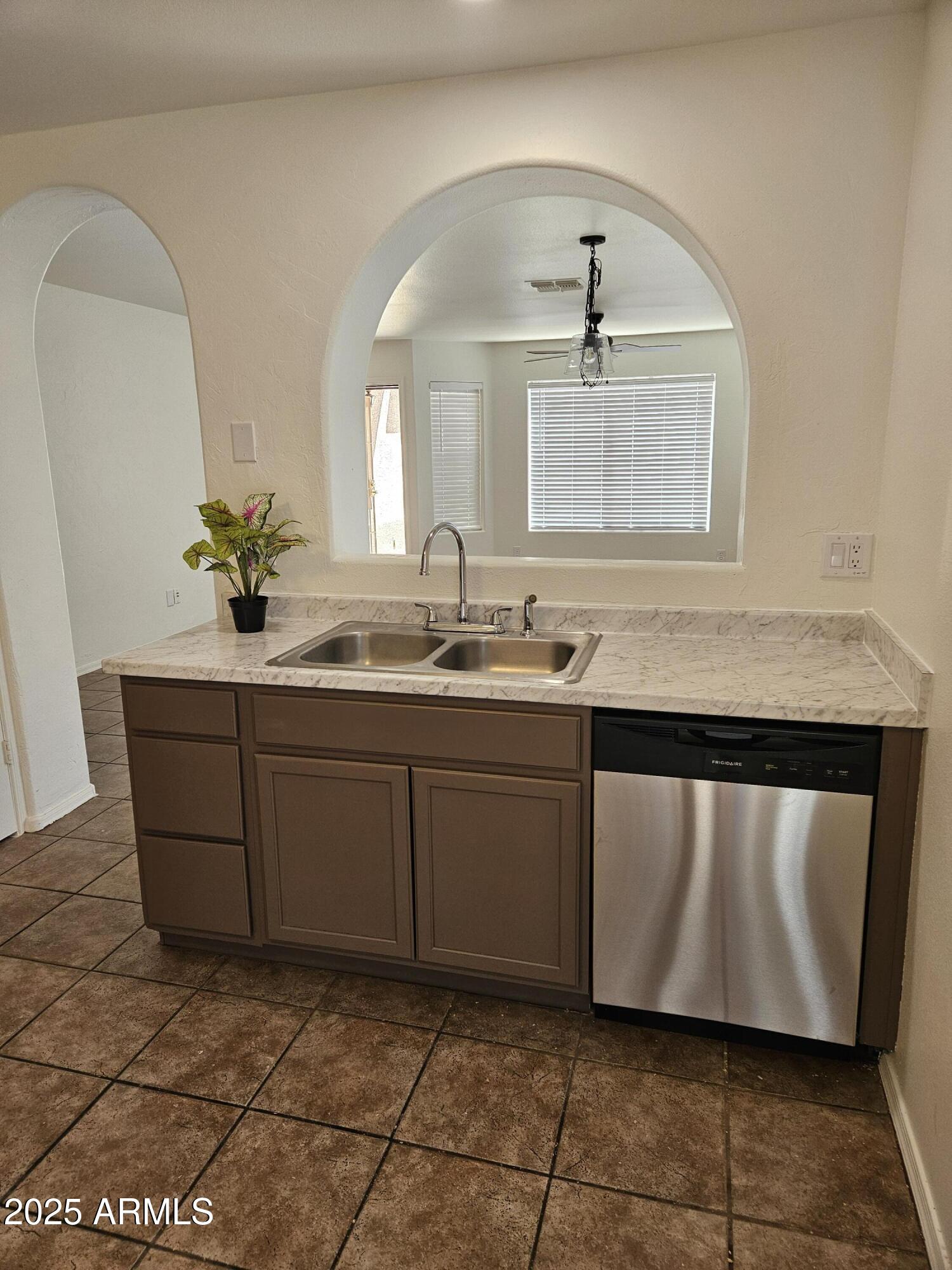 720 South Del Rio Court Apache Junction, AZ 85119 - Photo 7 of 26 20250830_104651