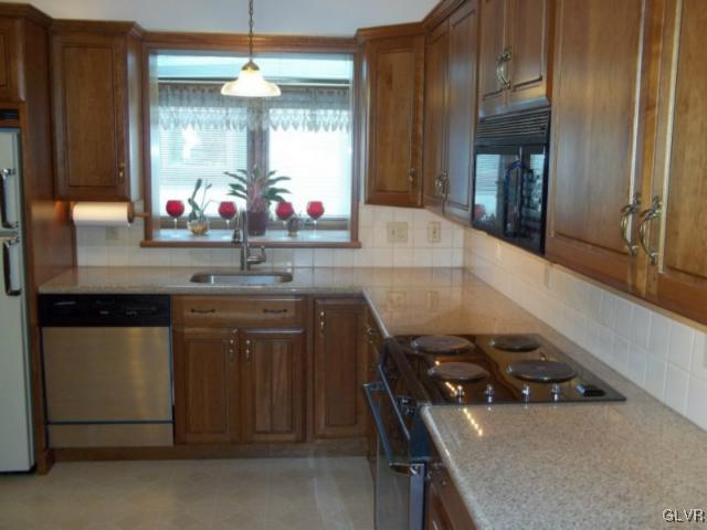930 Easton Road Hellertown, PA 18055 - Photo 3 of 4 Gallery Image 3
