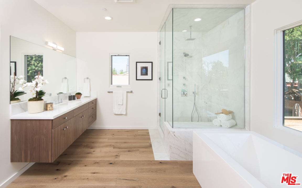 11328 Charnock Road Los Angeles, CA 90066 - Photo 22 of 34