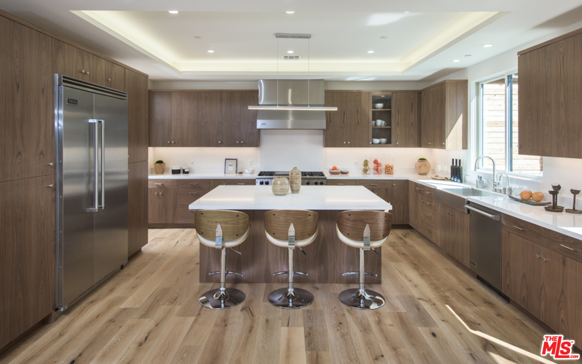 11328 Charnock Road Los Angeles, CA 90066 - Photo 8 of 34