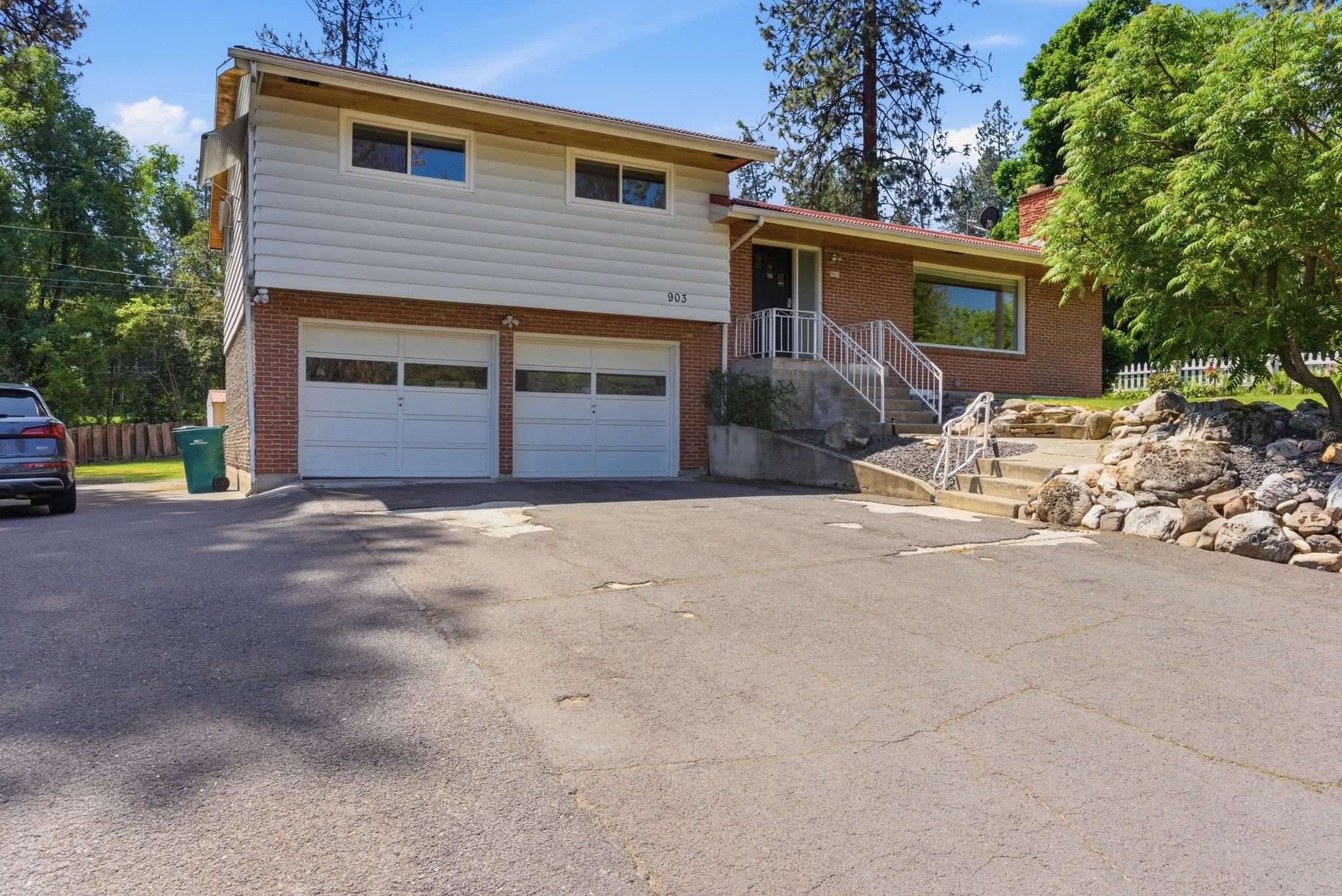 903 West Hawthorne Road Spokane, WA 99218 - Photo 1 of 50