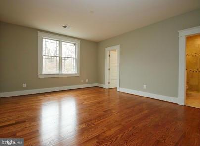 6255 Park Road McLean, VA 22101 - Photo 22 of 30 Bedroom 3 on upper level