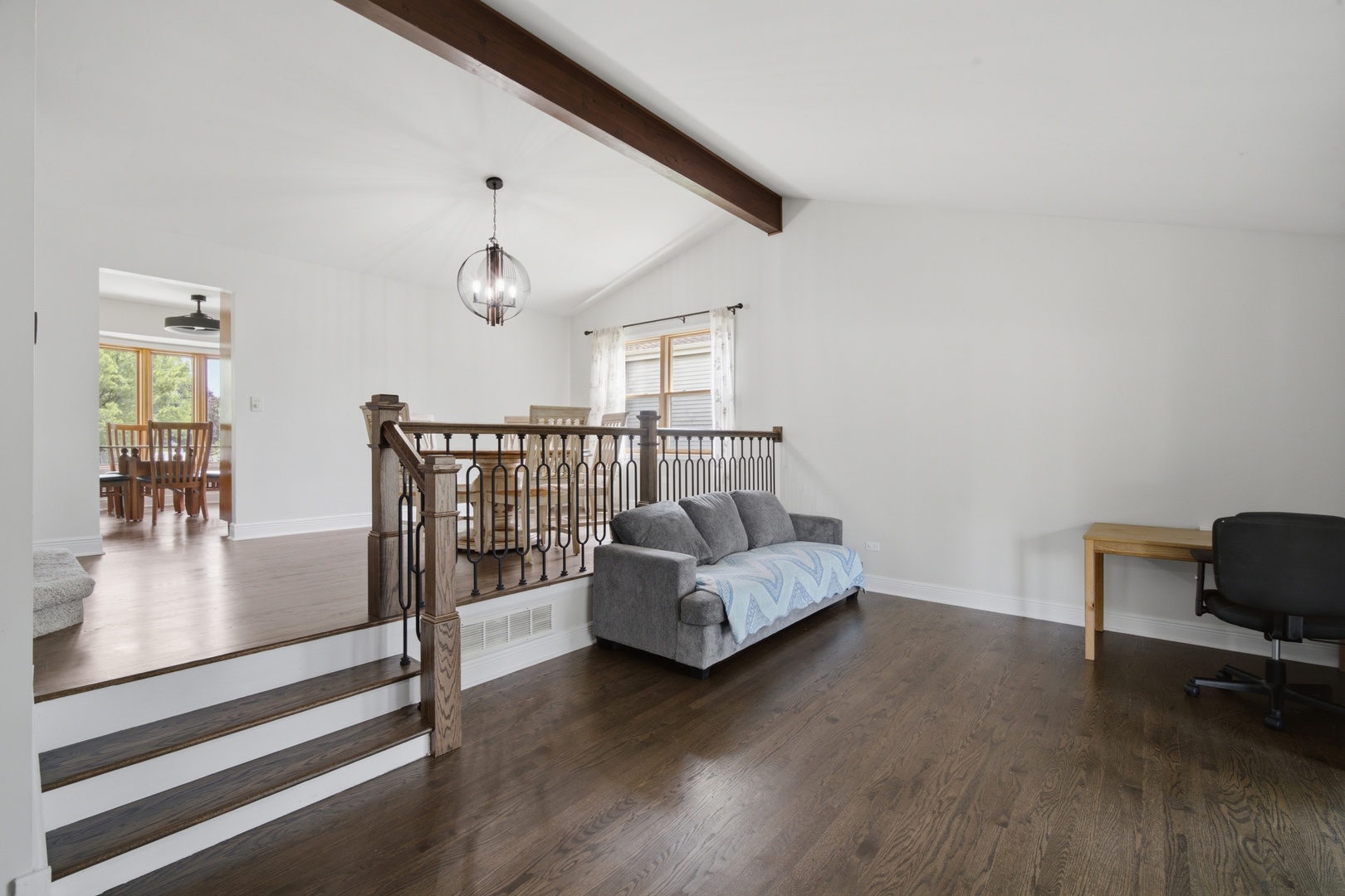 3115 North Stratford Road Arlington Heights, IL 60004 - Photo 2 of 23