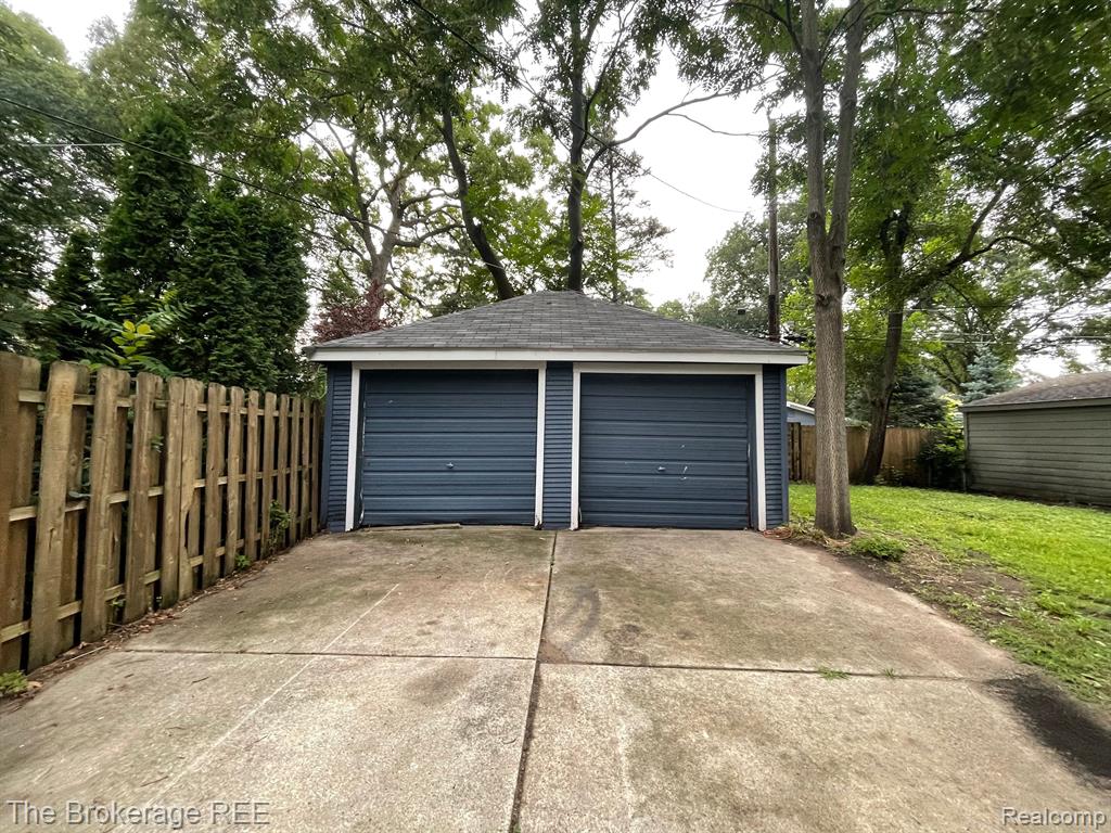 47 Fairwood Boulevard Pleasant Ridge, MI 48069 - Photo 31 of 33