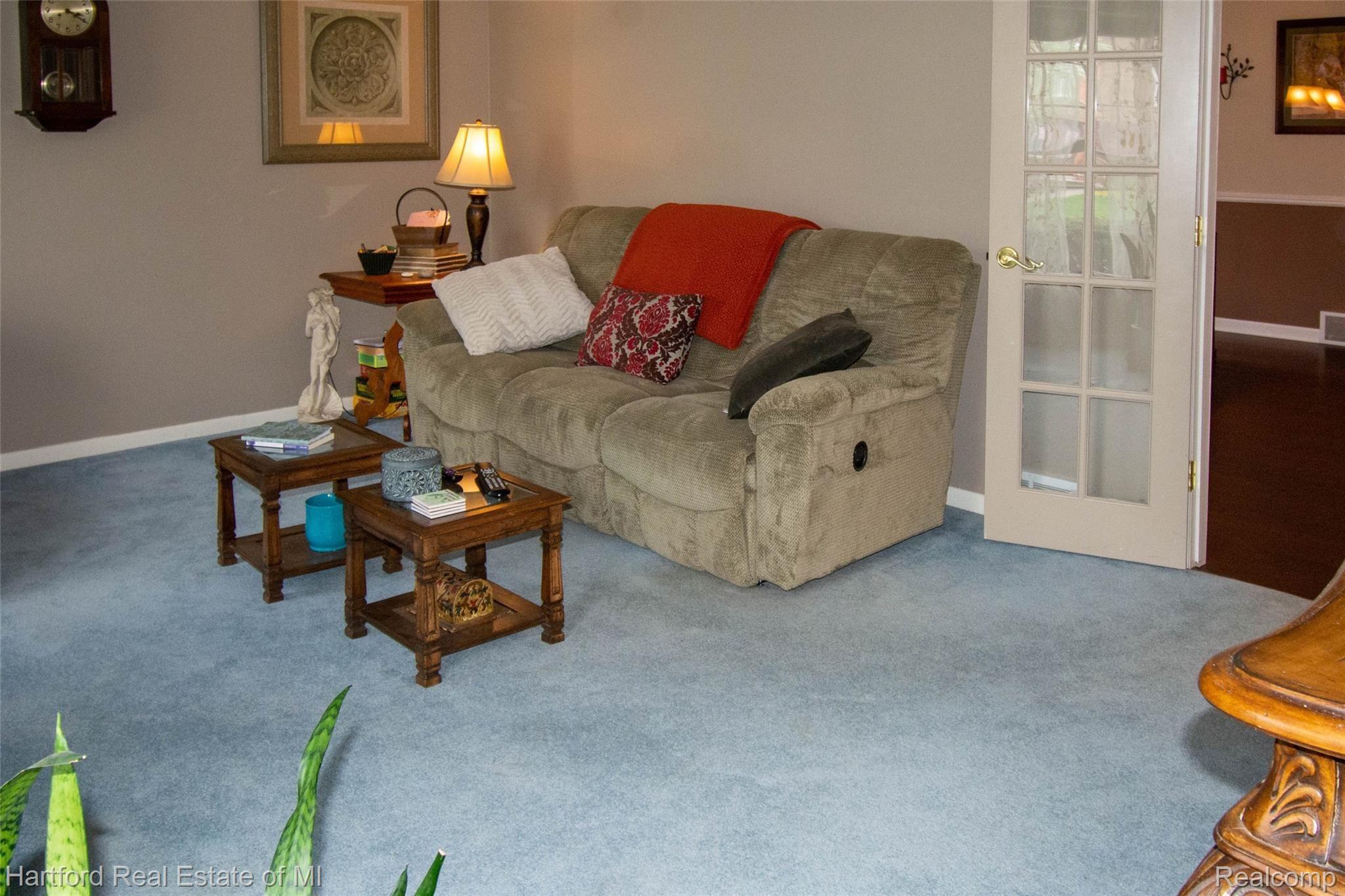 35701 Congress Road Farmington, MI 48335 - Photo 12 of 45 Living Room