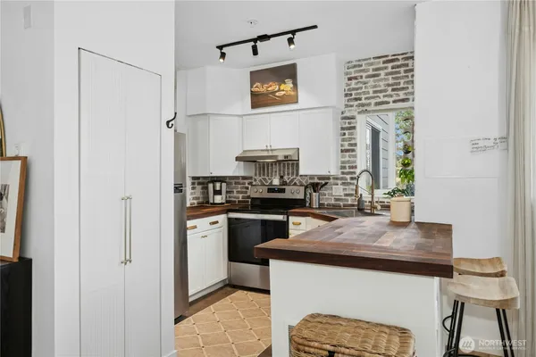 $345,000 | 12012 Northeast 204th Place, Unit C203, Bothell, WA 98011
