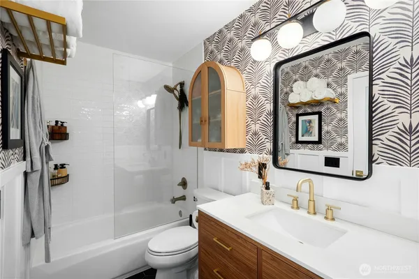 $345,000 | 12012 Northeast 204th Place, Unit C203, Bothell, WA 98011