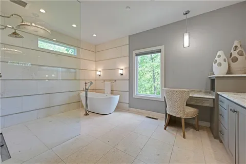 $1,275,000 | 770 Suffolk Drive, Loch Lloyd, MO 64012