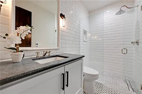 $1,275,000 | 770 Suffolk Drive, Loch Lloyd, MO 64012