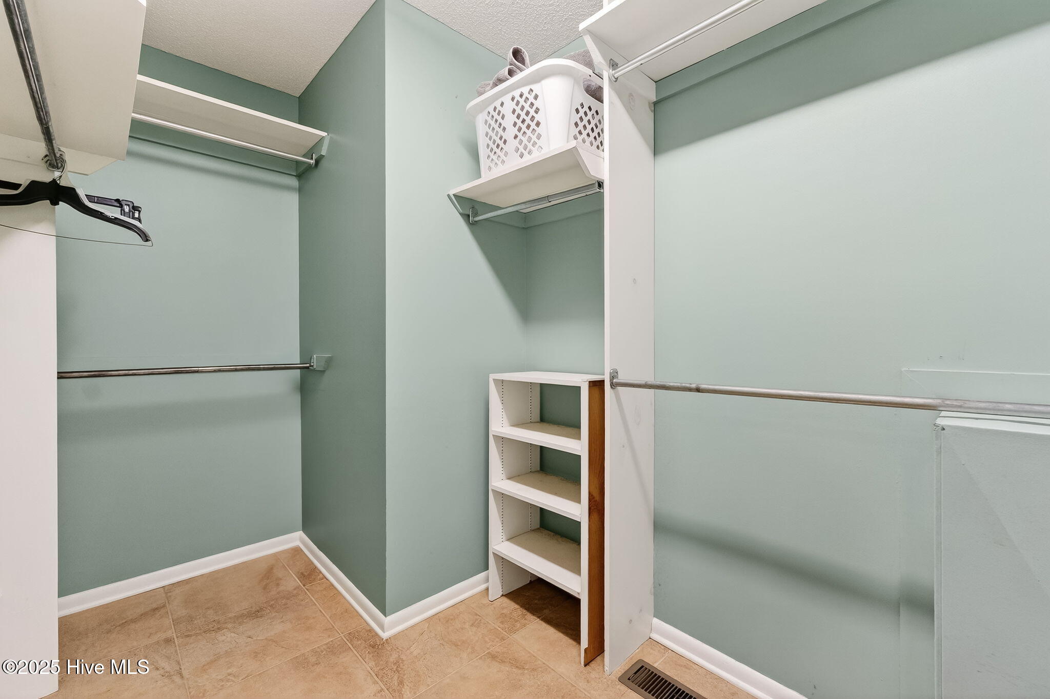 329 Ditchbank Road Goldsboro, NC 27534 - Photo 34 of 73 Primary Owner's Closet