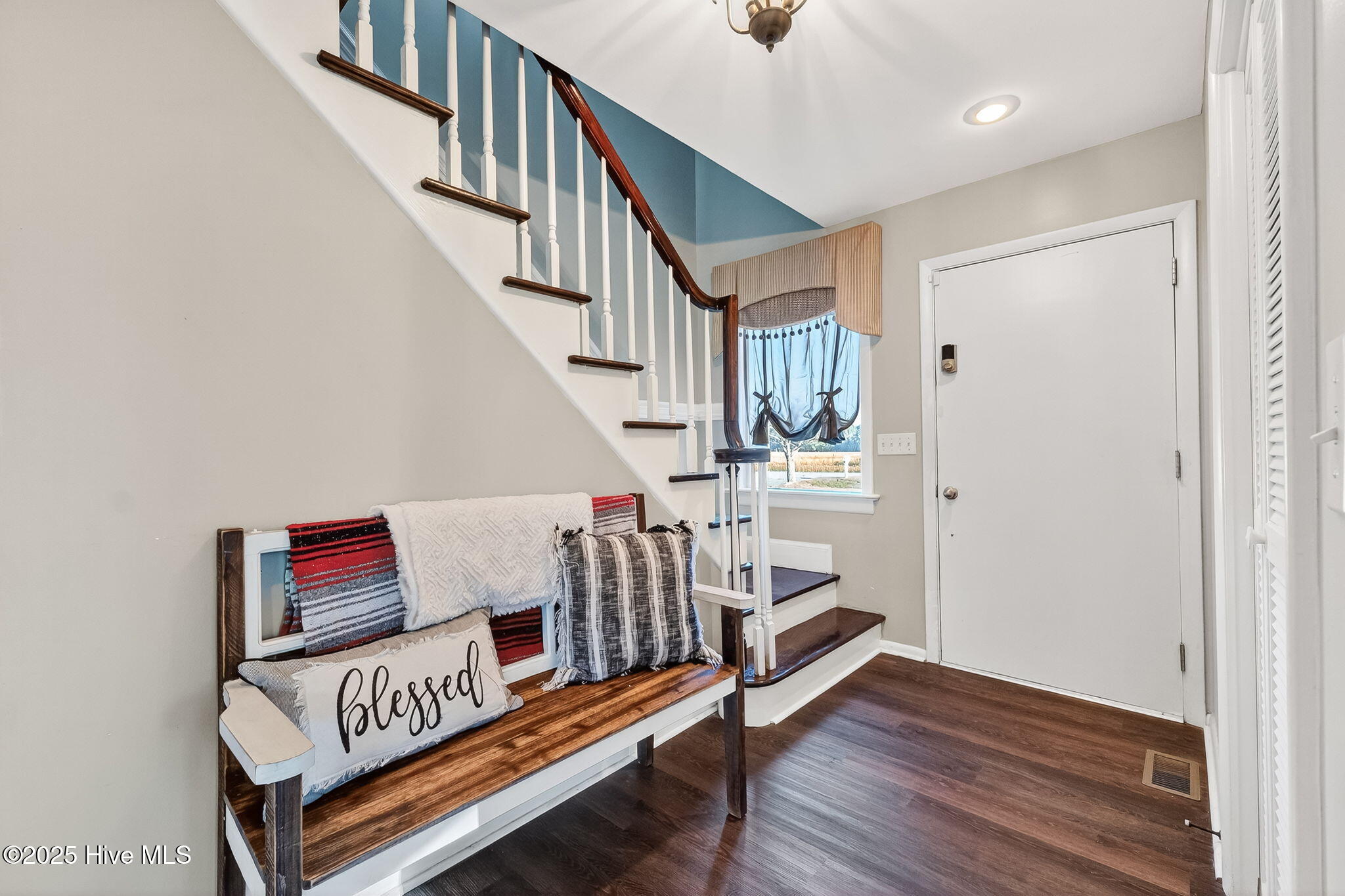 329 Ditchbank Road Goldsboro, NC 27534 - Photo 6 of 73 Foyer