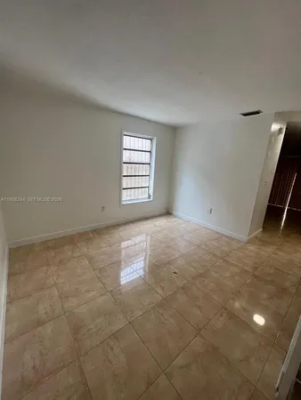 $2,400 | Hialeah, Hialeah, FL 33012