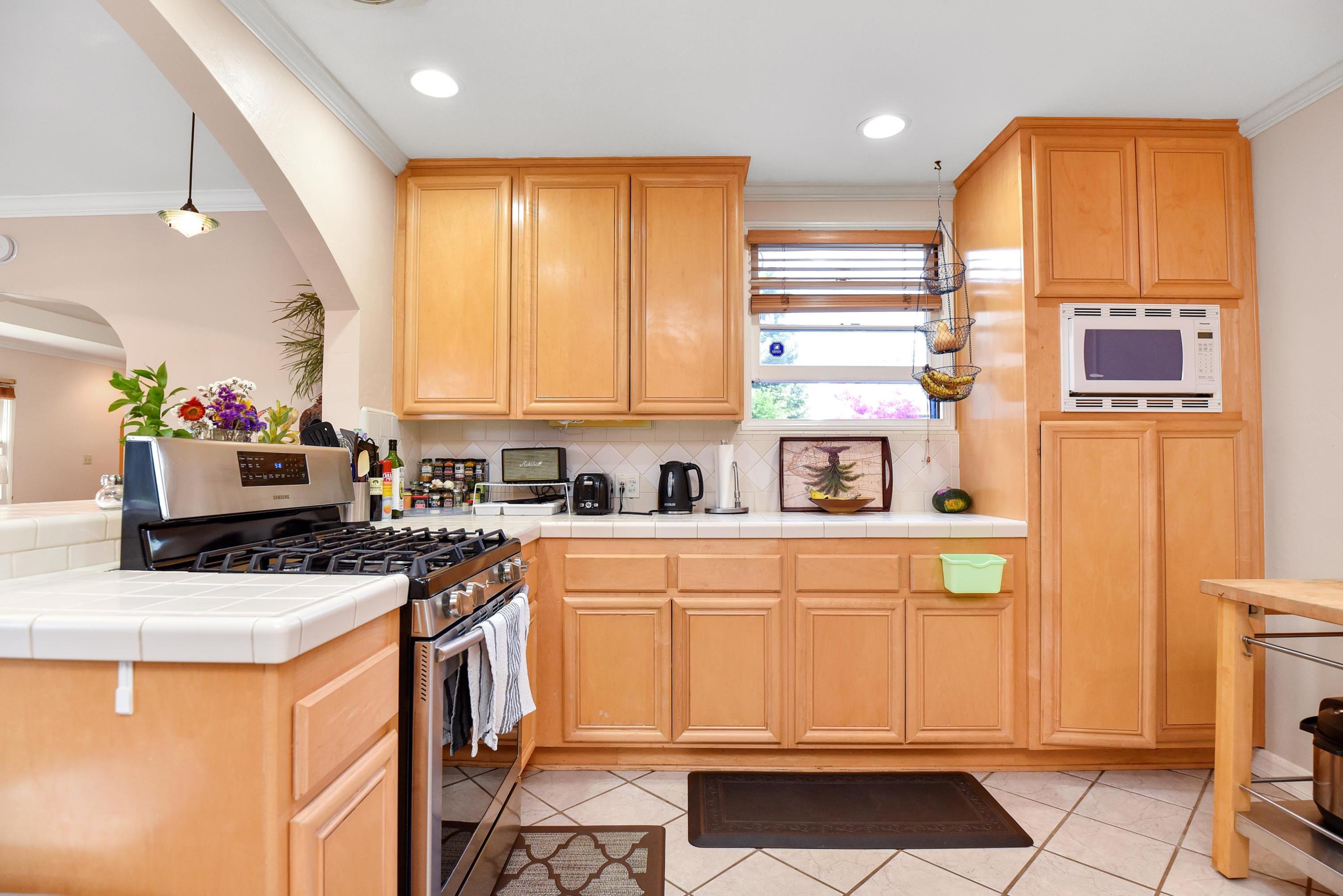 102 San Roque Road Santa Barbara, CA 93105 - Photo 7 of 20 Kitchen