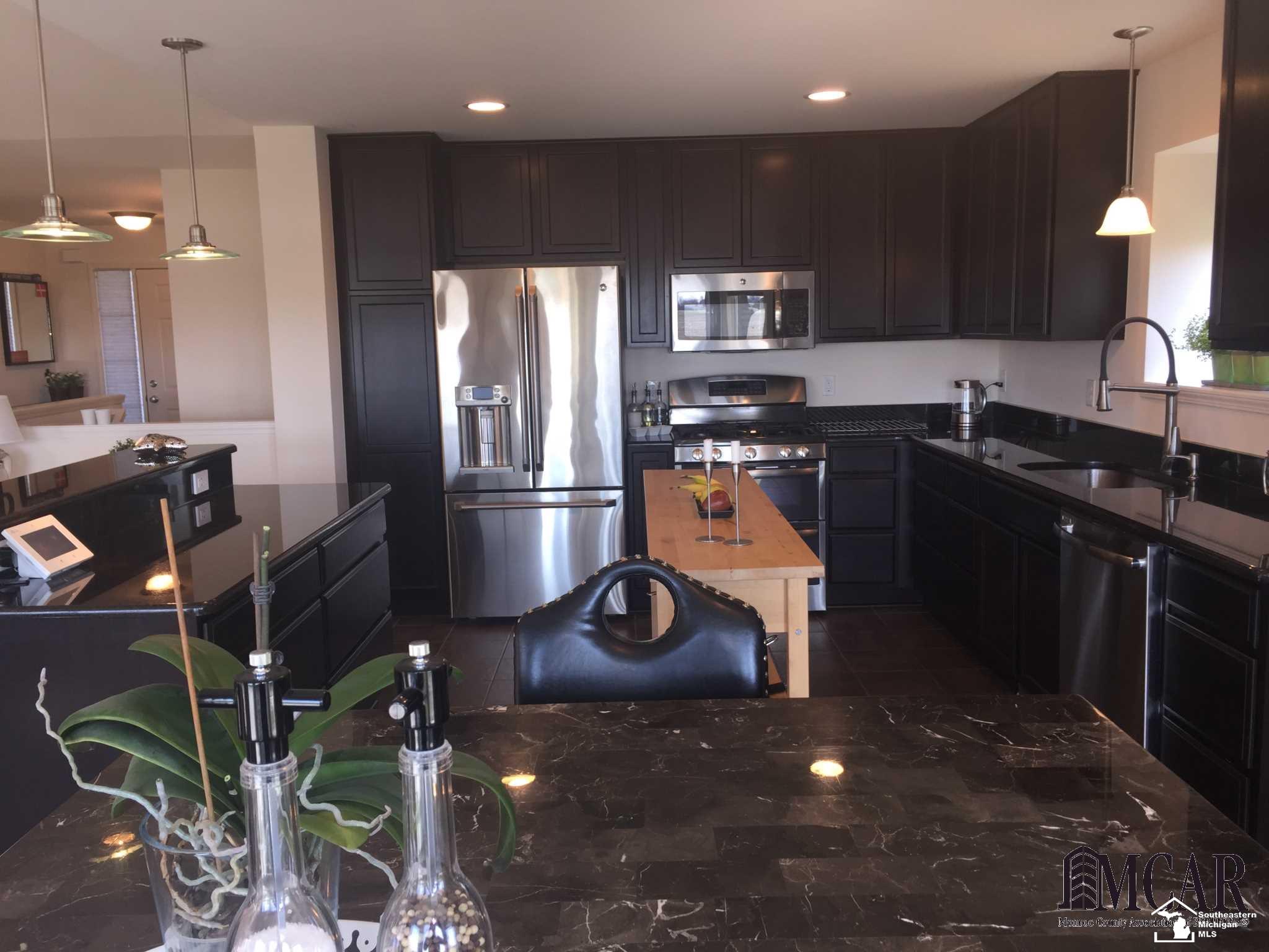 9385 Maple Ridge Drive Newport, MI 48166 - Photo 14 of 40 21440957-14.JPG