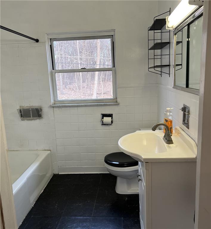 421 Butler Street Springdale, PA 15144 - Photo 21 of 30 full bathroom on second floor