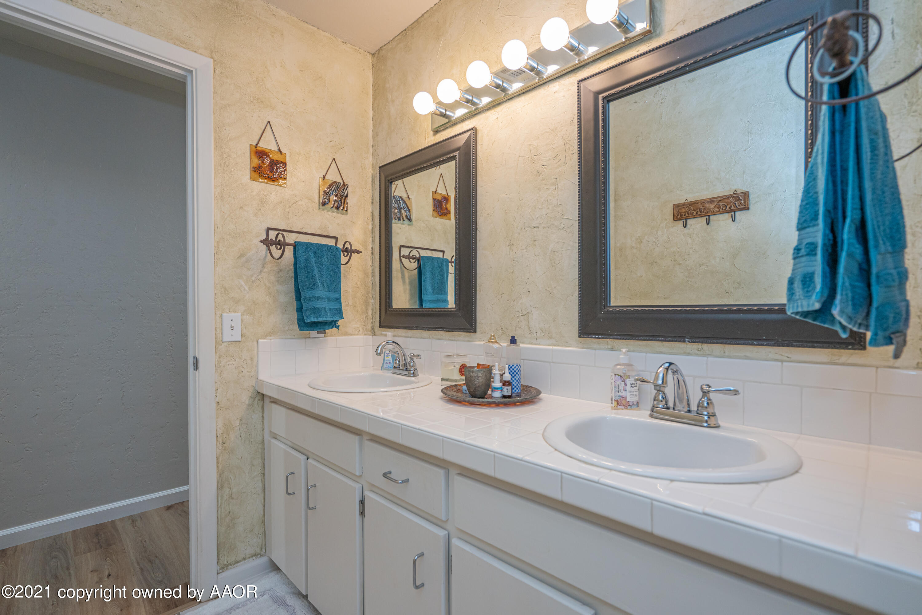 5308 Hillside Road Amarillo, TX 79109 - Photo 17 of 23 a bathroom with a sink and a mirror