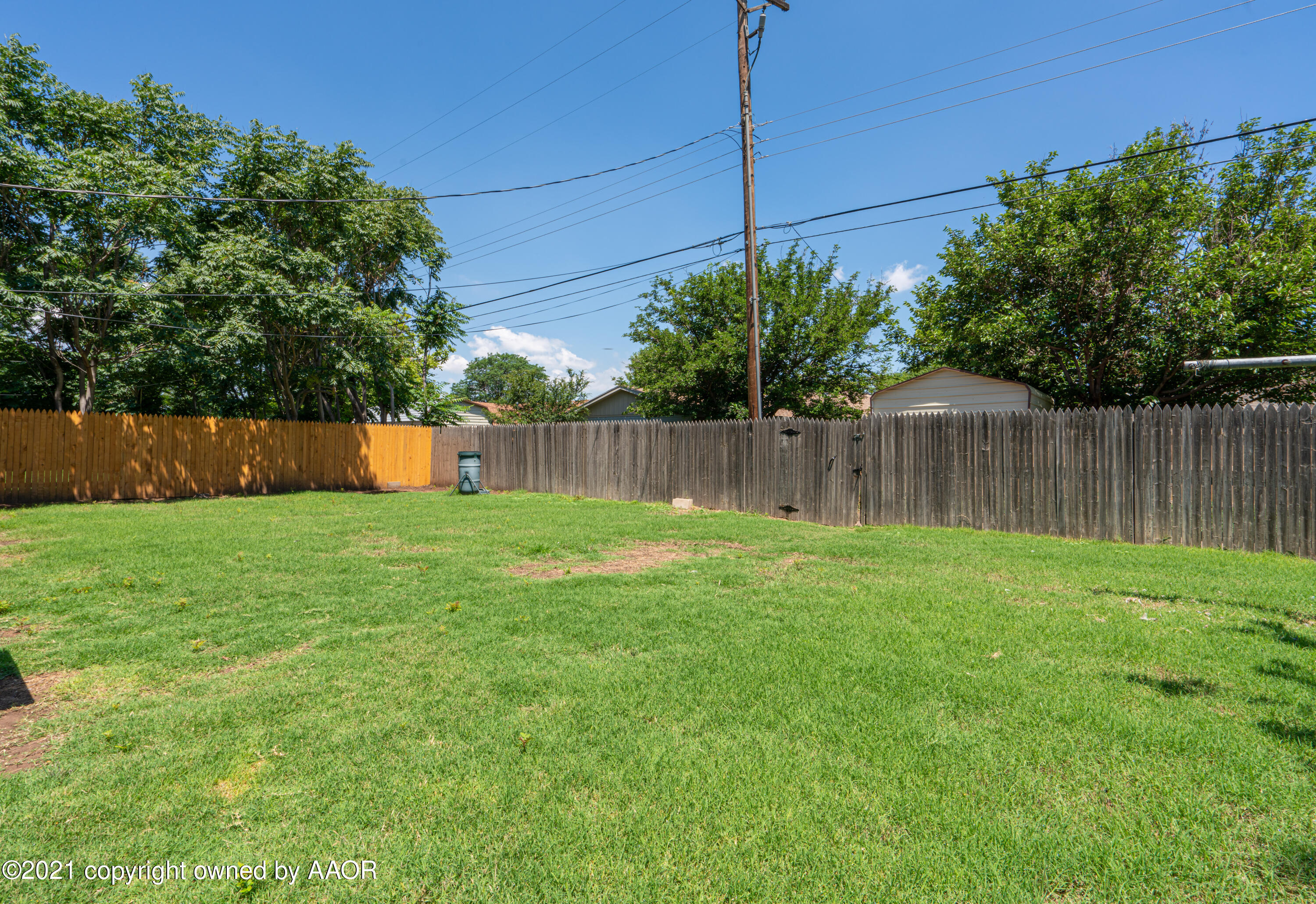5308 Hillside Road Amarillo, TX 79109 - Photo 22 of 23 a view of a backyard with a garden and tree