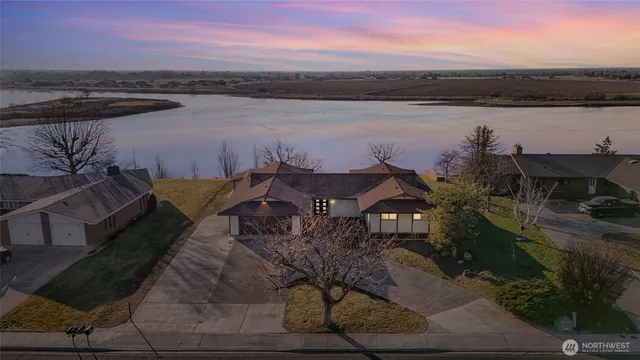$929,000 | 306 North Crestview Drive, Moses Lake, WA 98837