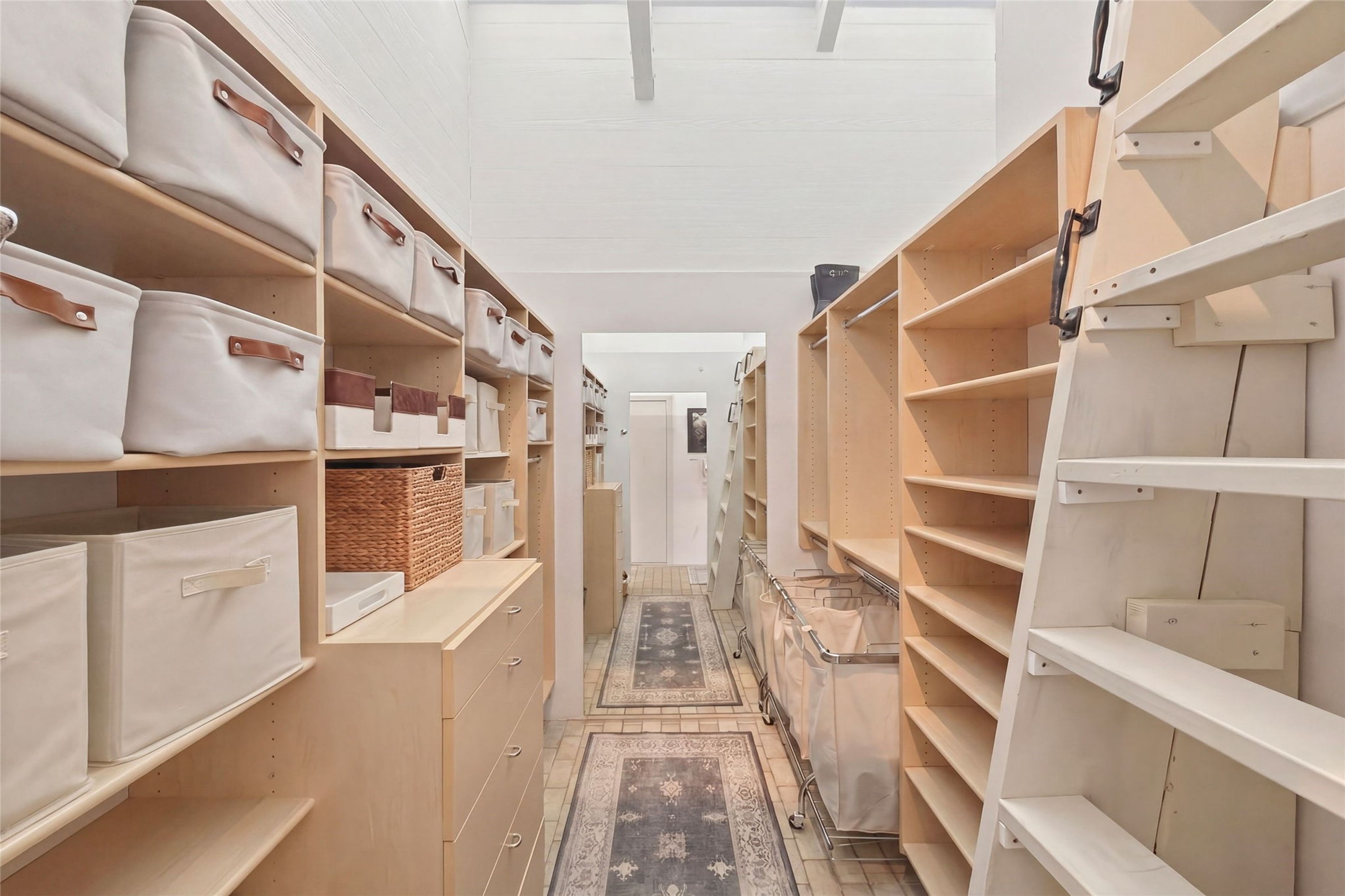 55 Paseo Del Rancho Santa Fe, NM 87506 - Photo 22 of 61 Primary Closet