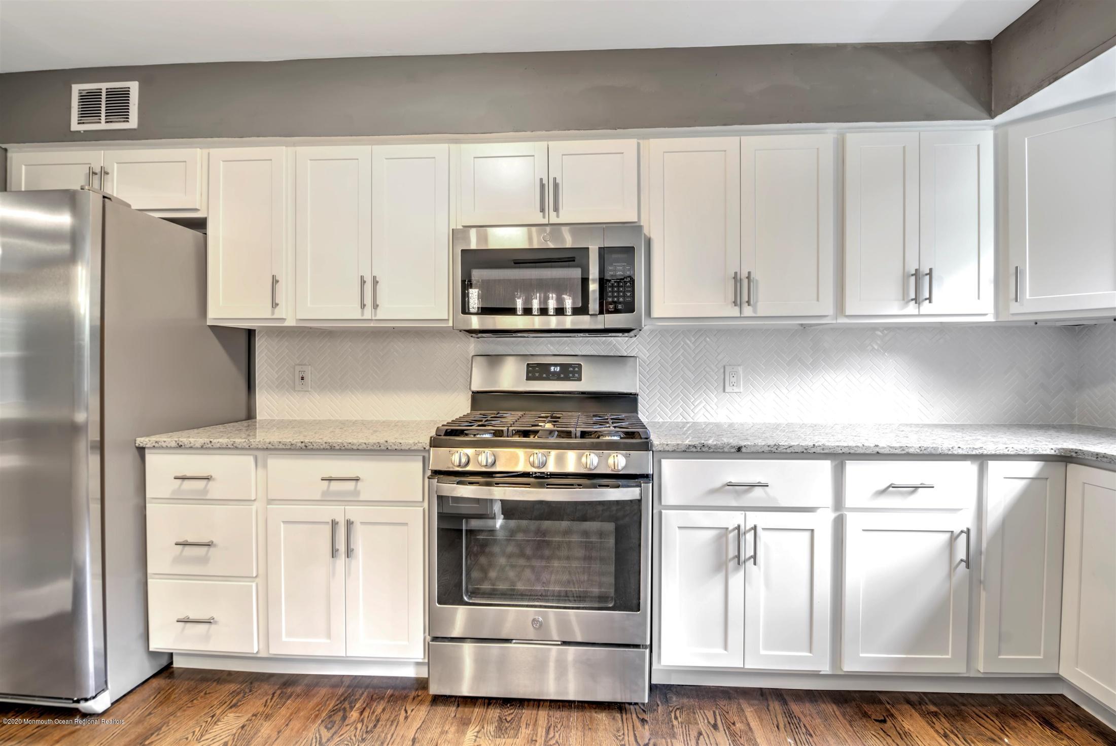 19 Willow Brook Road Freehold, NJ 07728 - Photo 13 of 35 16-KITCHEN