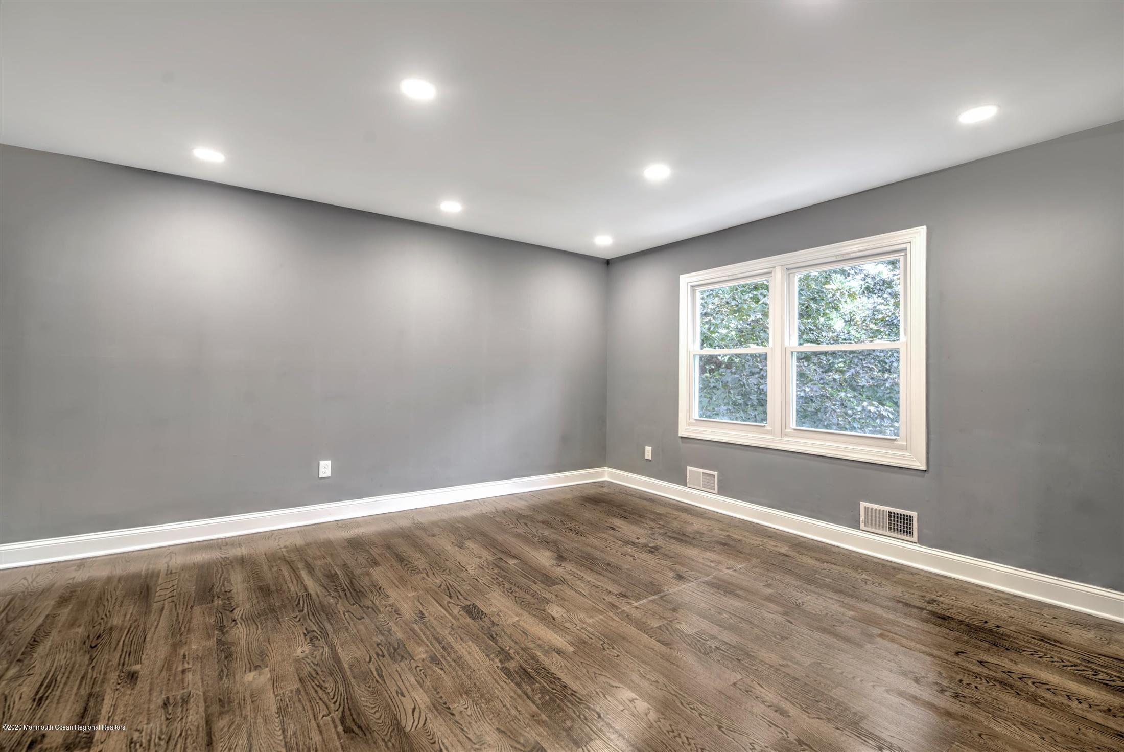 19 Willow Brook Road Freehold, NJ 07728 - Photo 4 of 35 07-LIVING ROOM