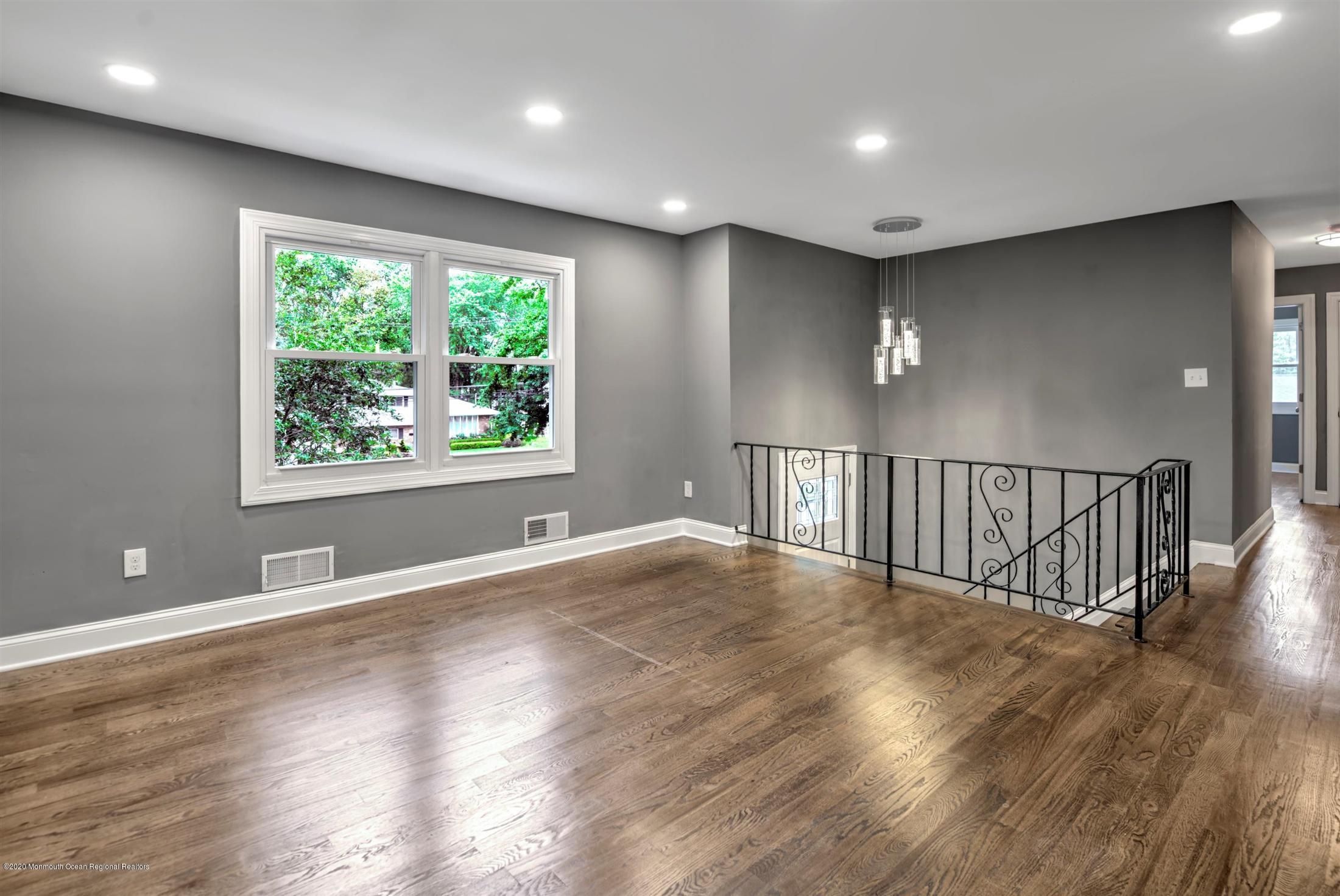 19 Willow Brook Road Freehold, NJ 07728 - Photo 7 of 35 10-LIVING ROOM