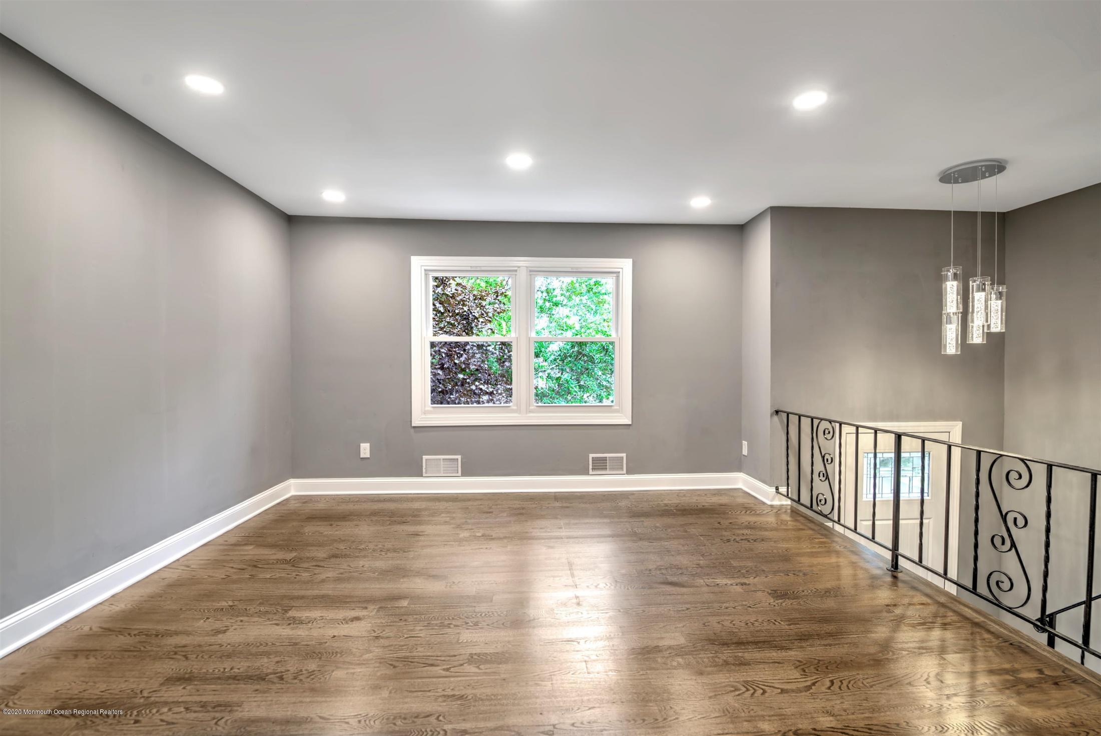 19 Willow Brook Road Freehold, NJ 07728 - Photo 8 of 35 11-LIVING ROOM