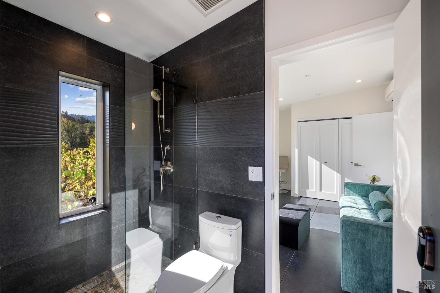 4920 Warm Springs Road Glen Ellen, CA 95442 - Photo 28 of 50 Upscale full bath.