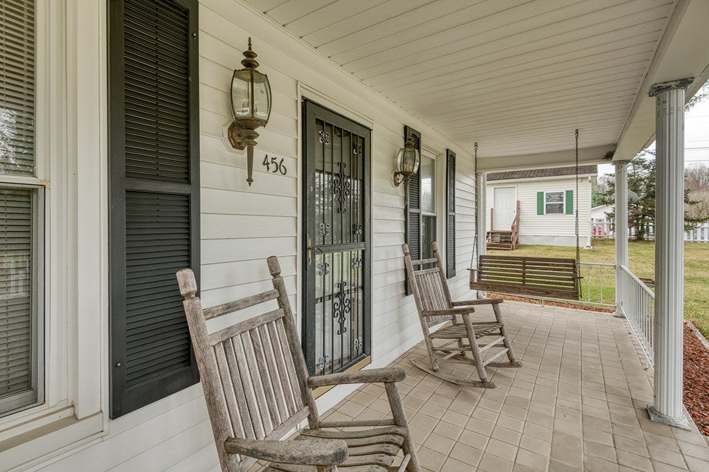 456 Walnut Hill Road Bristol, TN 37620 - Photo 3 of 40 Gallery Image 3