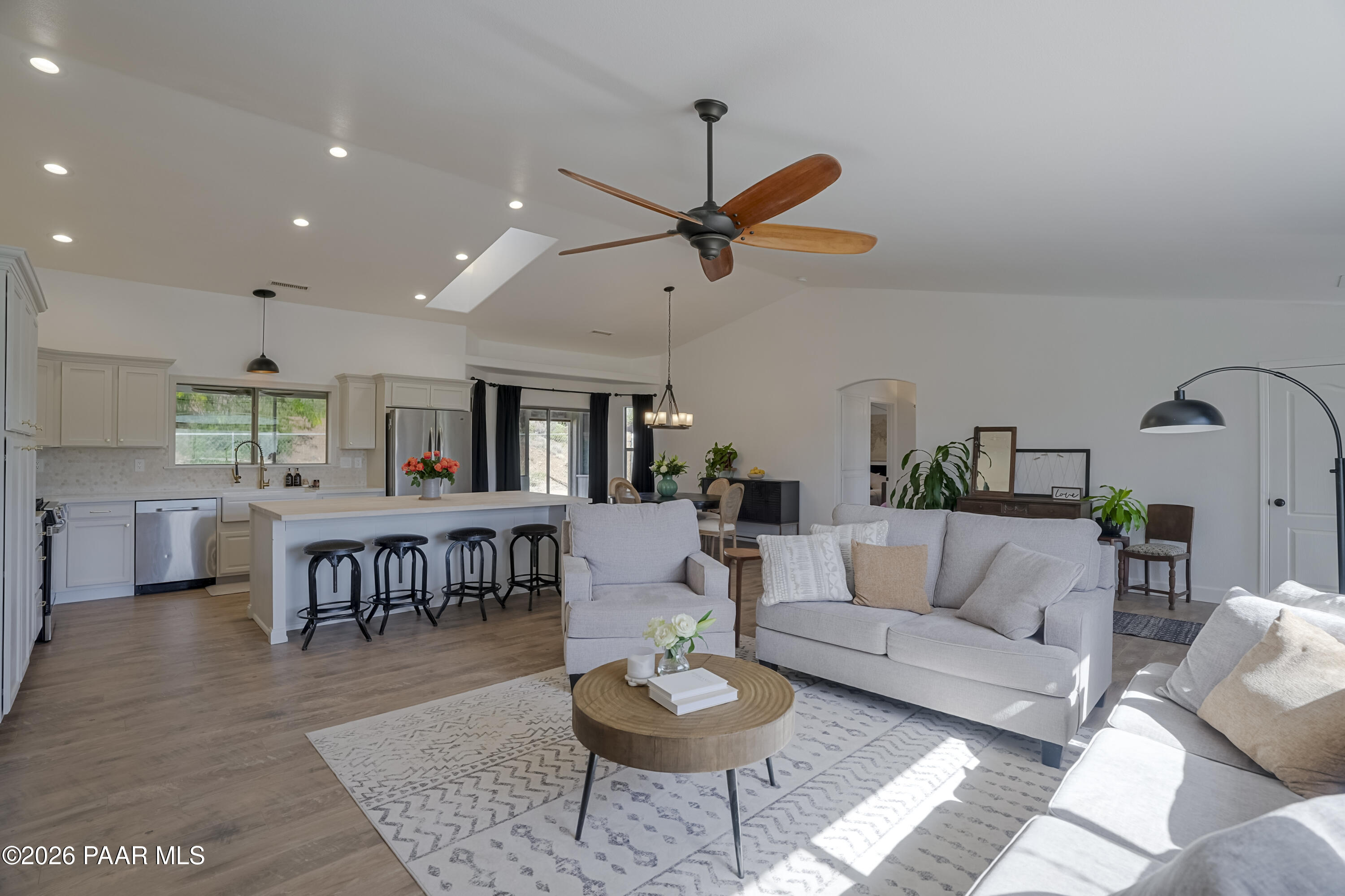 7305 South Rigger Road Mayer, AZ 86333 - Photo 6 of 50 Living Room 4