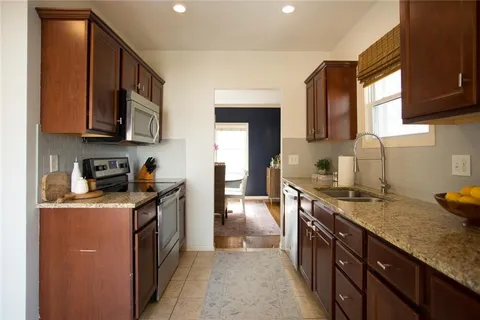 $475,000 | 524 East 56th Street, Kansas City, MO 64110