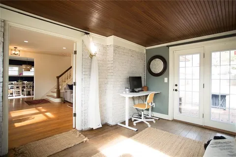 $475,000 | 524 East 56th Street, Kansas City, MO 64110