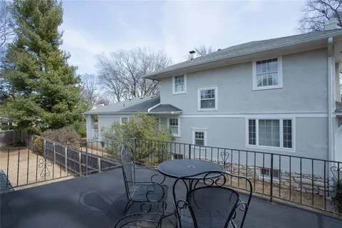 $475,000 | 524 East 56th Street, Kansas City, MO 64110